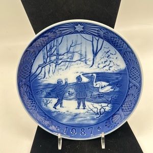 Royal Copenhagen Christmas Plate 1987 “Winter Birds”